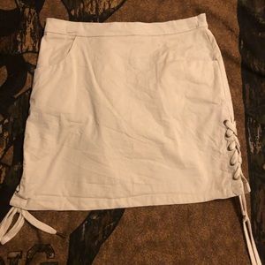 White medium mini skirt